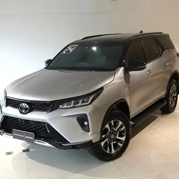 Toyota HILUX SW4 2.8 D-4D TURBO DIESEL DIAMOND 7L 4X4 AUTOMÁTICO