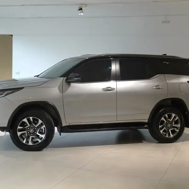 Toyota HILUX SW4 2.8 D-4D TURBO DIESEL DIAMOND 7L 4X4 AUTOMÁTICO