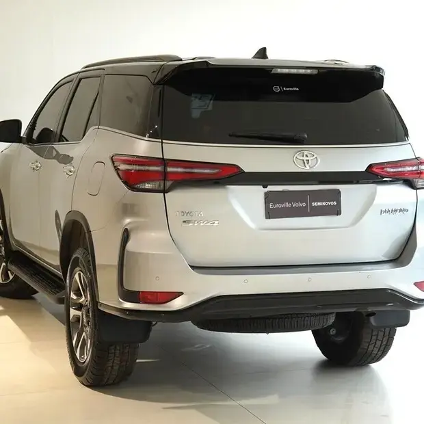 Toyota HILUX SW4 2.8 D-4D TURBO DIESEL DIAMOND 7L 4X4 AUTOMÁTICO