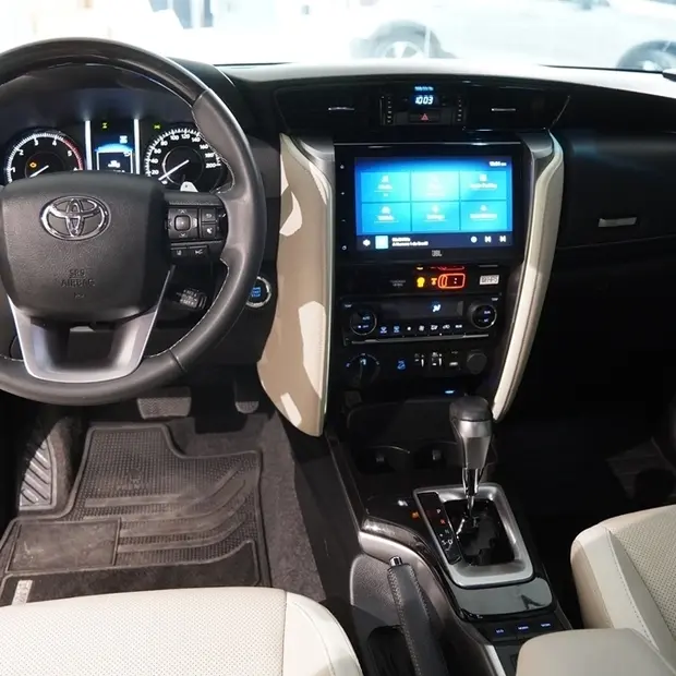 Toyota HILUX SW4 2.8 D-4D TURBO DIESEL DIAMOND 7L 4X4 AUTOMÁTICO