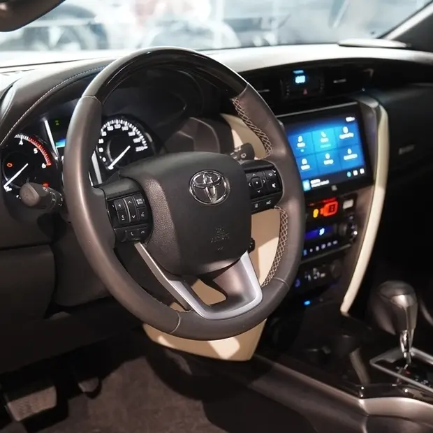 Toyota HILUX SW4 2.8 D-4D TURBO DIESEL DIAMOND 7L 4X4 AUTOMÁTICO