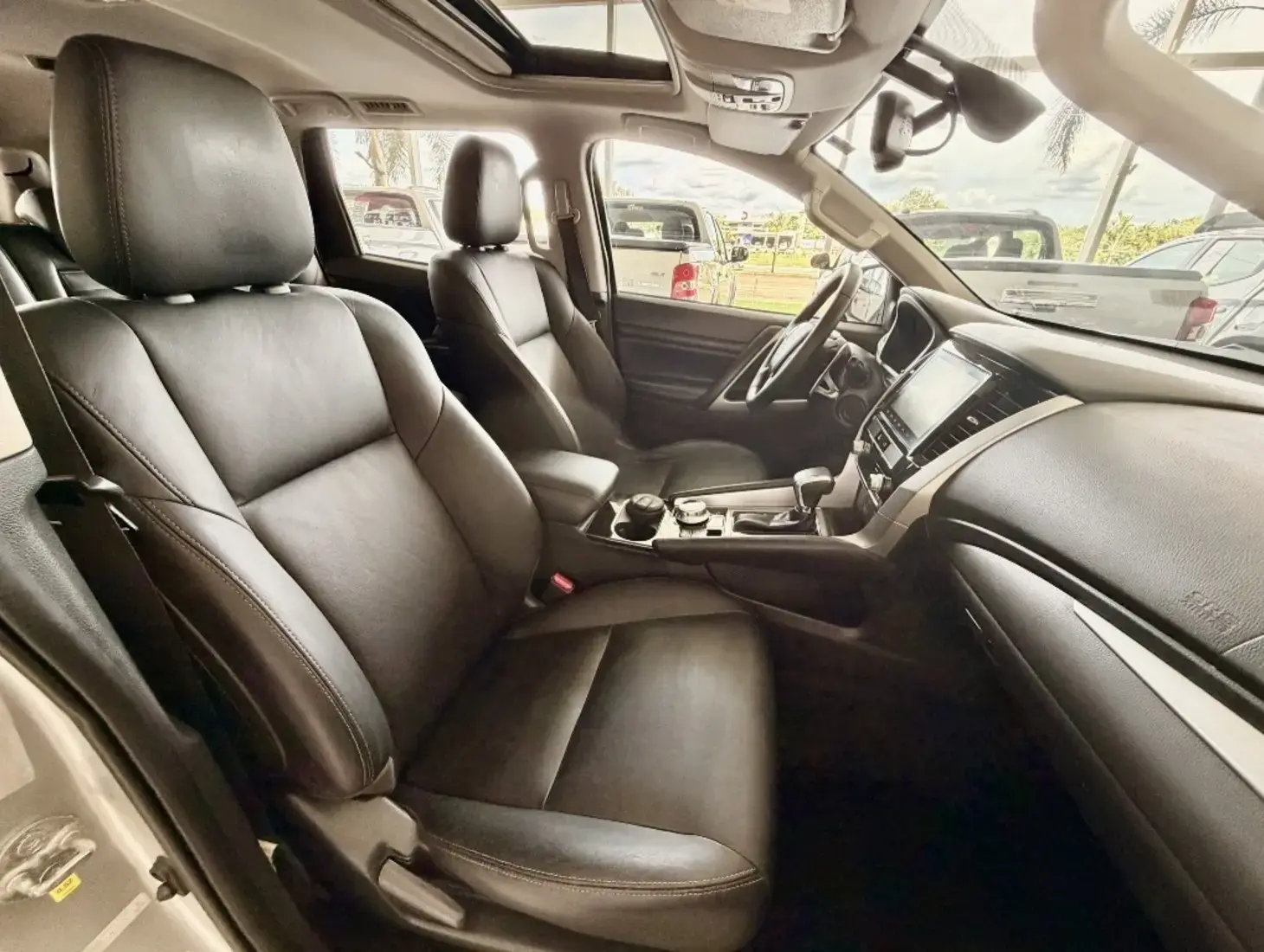 galeria PAJERO SPORT