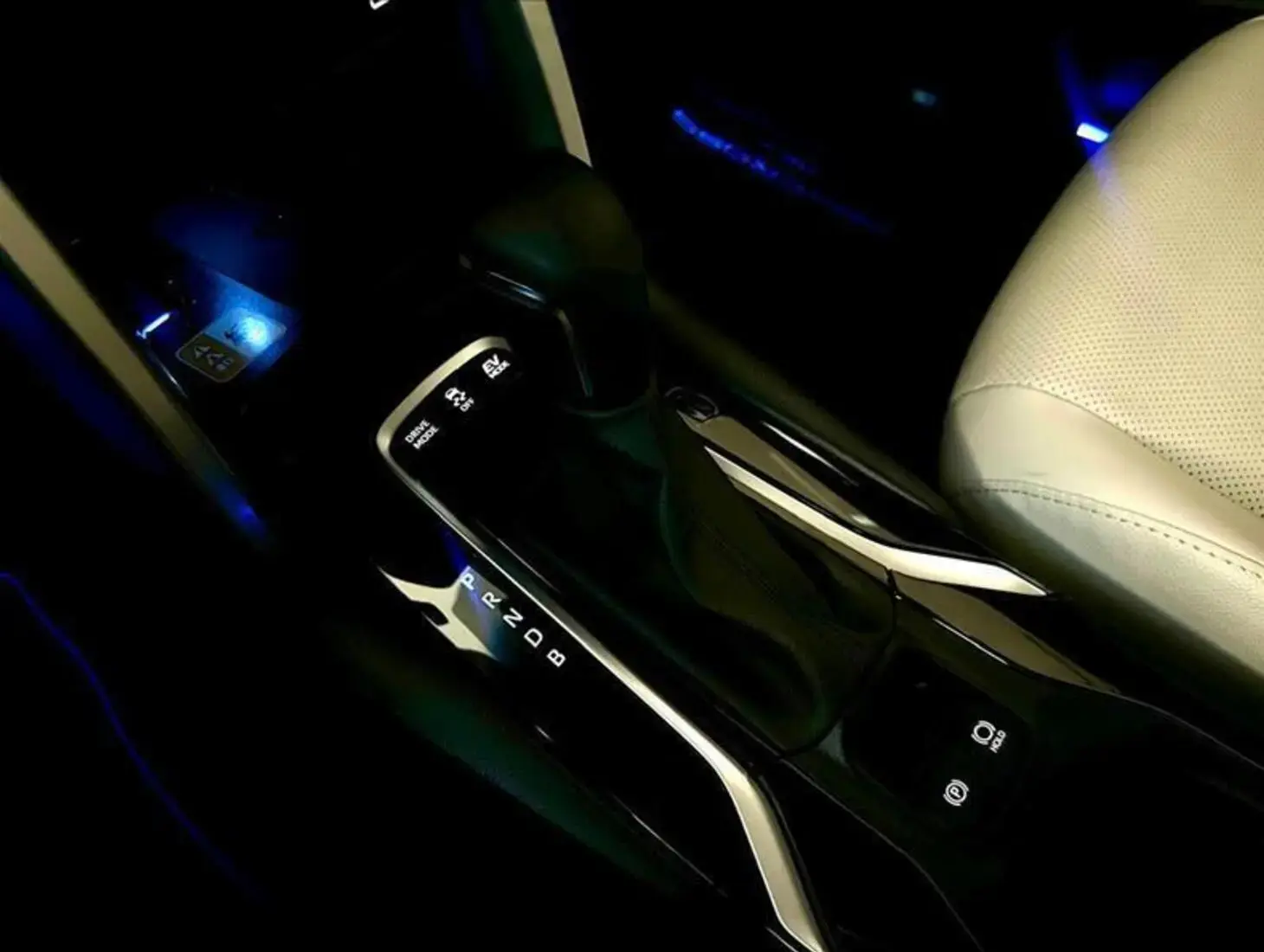 galeria COROLLA CROSS