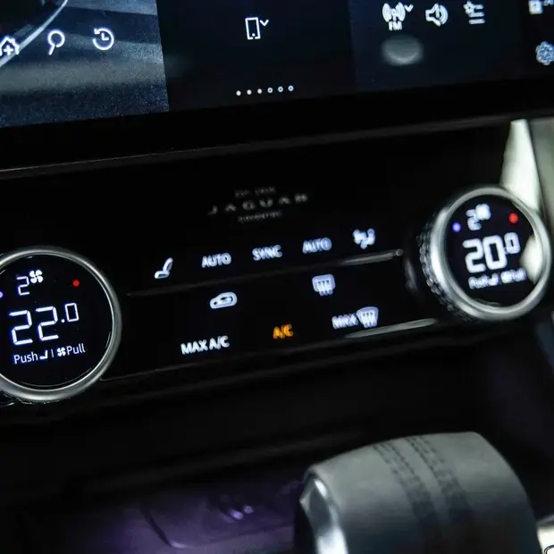 Jaguar F-Pace 2.0 R-Dynamic SE 404cv (Híbrido)