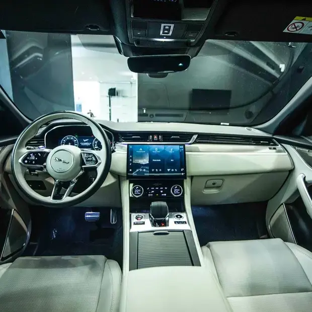 Jaguar F-Pace 2.0 R-Dynamic SE 404cv (Híbrido)