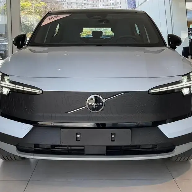 Volvo EX30 Cross Country E60