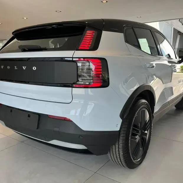 Volvo EX30 Cross Country E60
