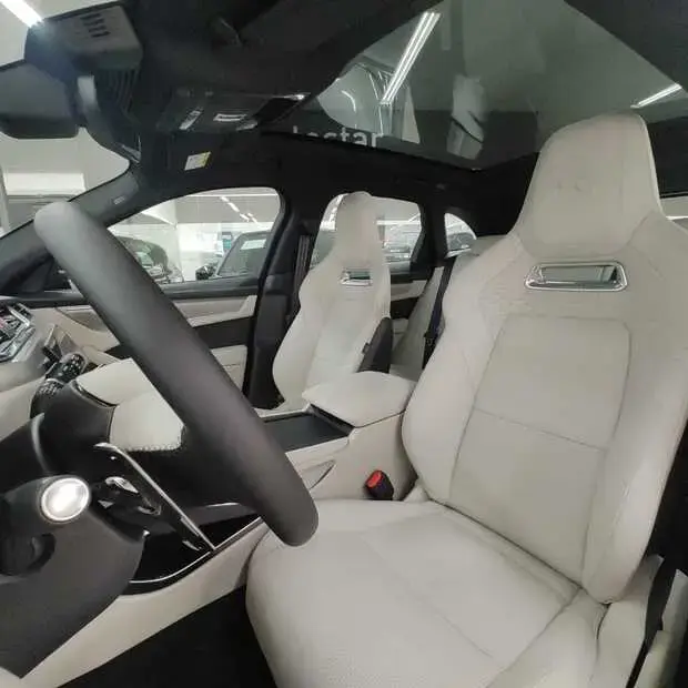 Jaguar F-Pace 2.0 R-Dynamic SE 404cv (Híbrido)