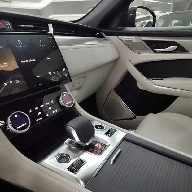 Jaguar F-Pace 2.0 R-Dynamic SE 404cv (Híbrido)