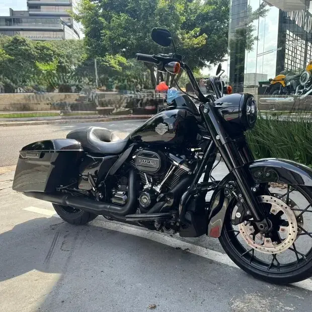 Harley Davidson Road King Special FLHRXS ROAD KING SPECIAL FLHRXS