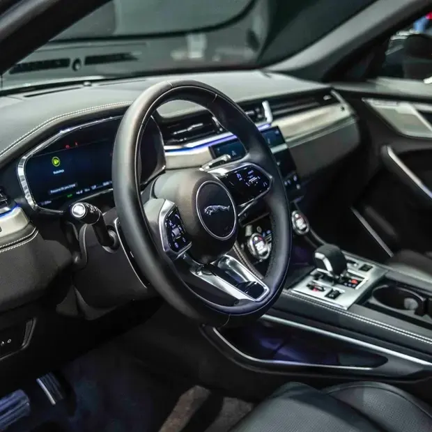 Jaguar F-Pace 2.0 R-Dynamic SE 404cv (Híbrido)