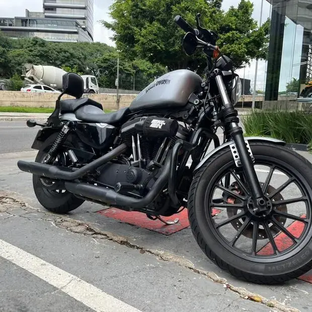 Harley Davidson Sportster XL 883 Iron