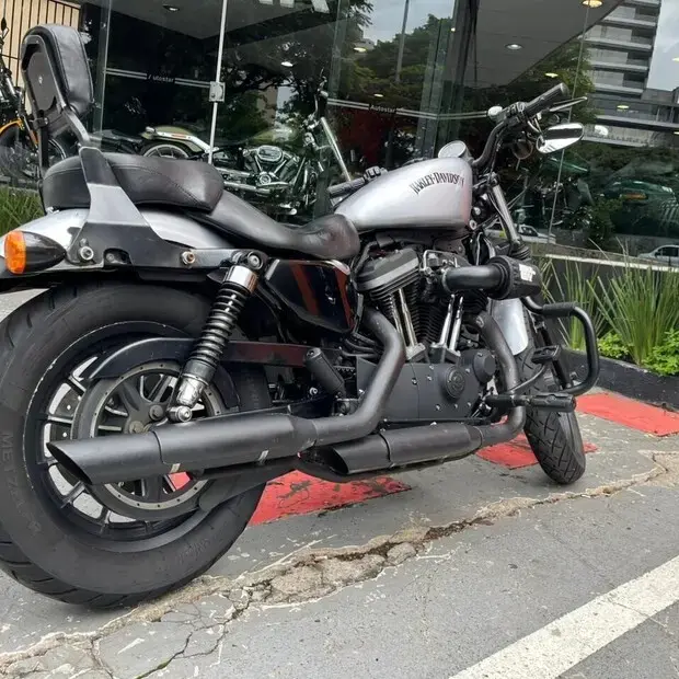 Harley Davidson Sportster XL 883 Iron