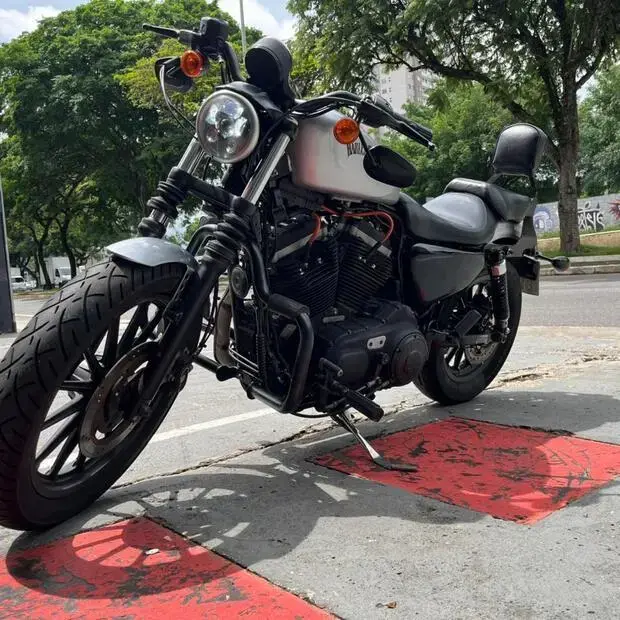 Harley Davidson Sportster XL 883 Iron