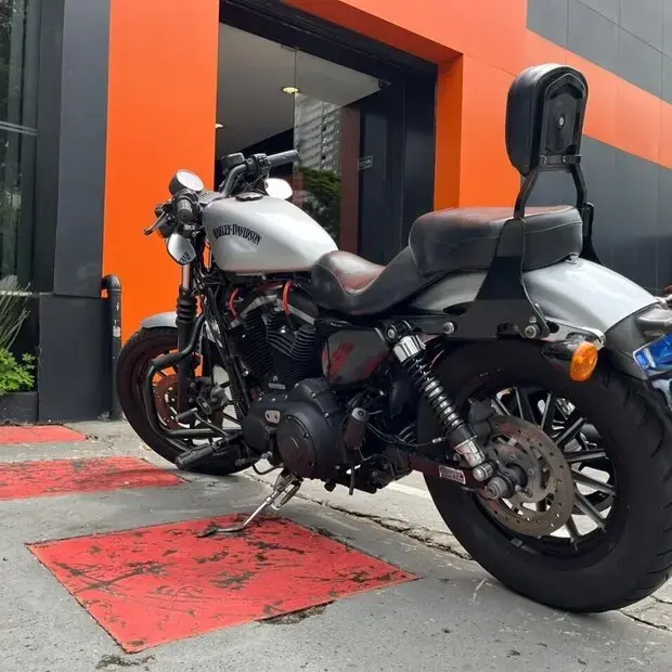 Harley Davidson Sportster XL 883 Iron