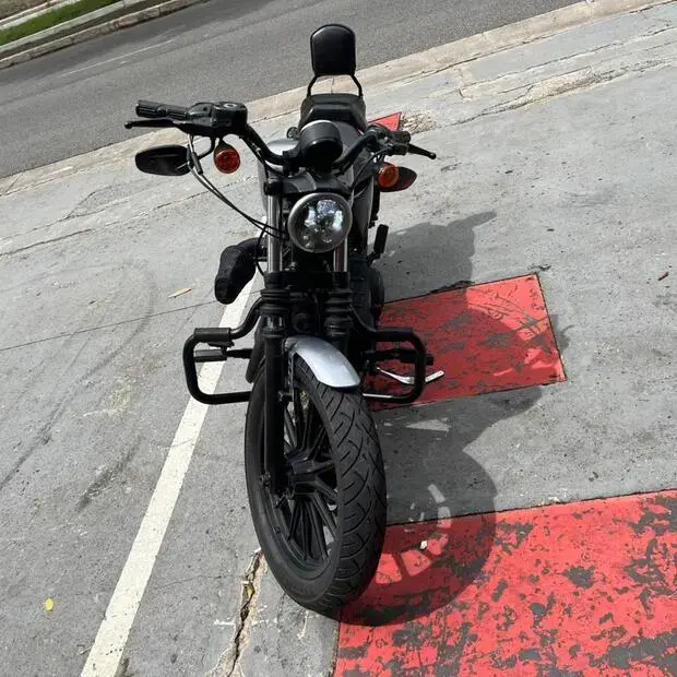 Harley Davidson Sportster XL 883 Iron