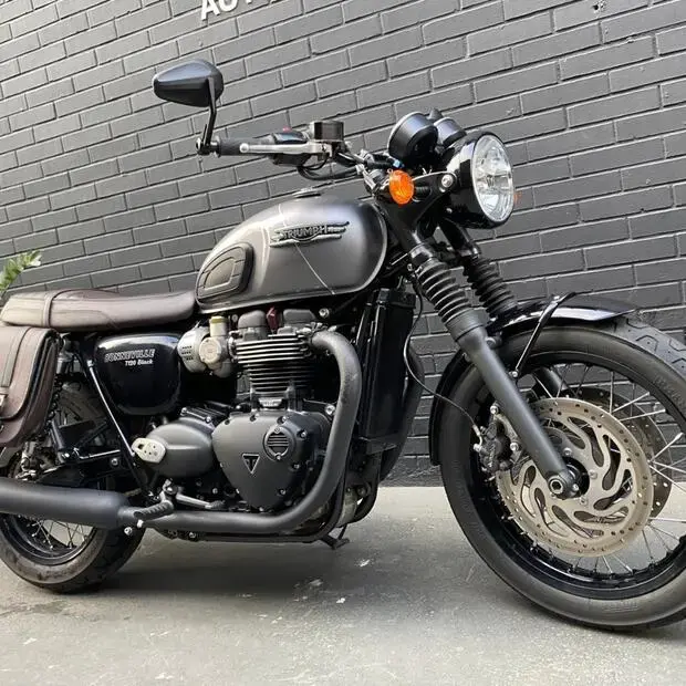 Triumph Bonneville T120 Black