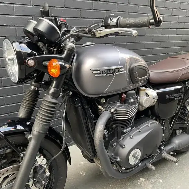 Triumph Bonneville T120 Black
