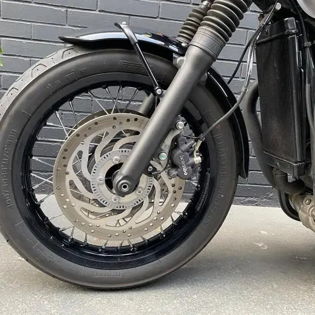 Triumph Bonneville T120 Black