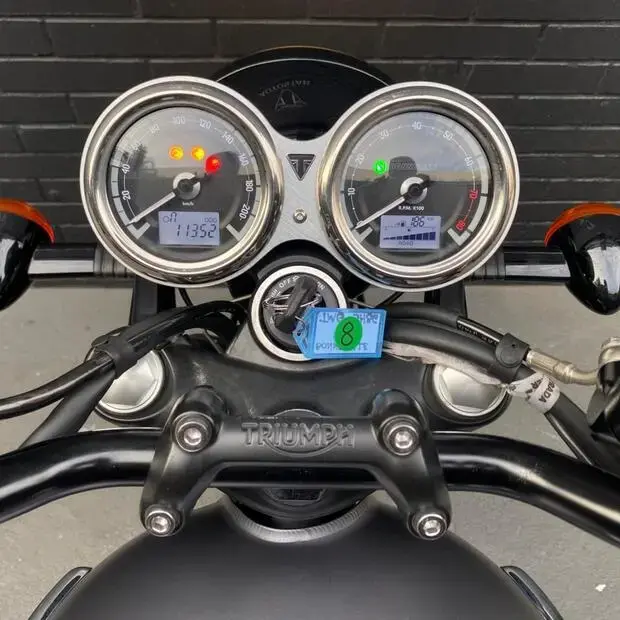 Triumph Bonneville T120 Black