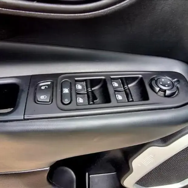 Jeep RENEGADE 1.8 16V FLEX LONGITUDE 4P AUTOMÁTICO