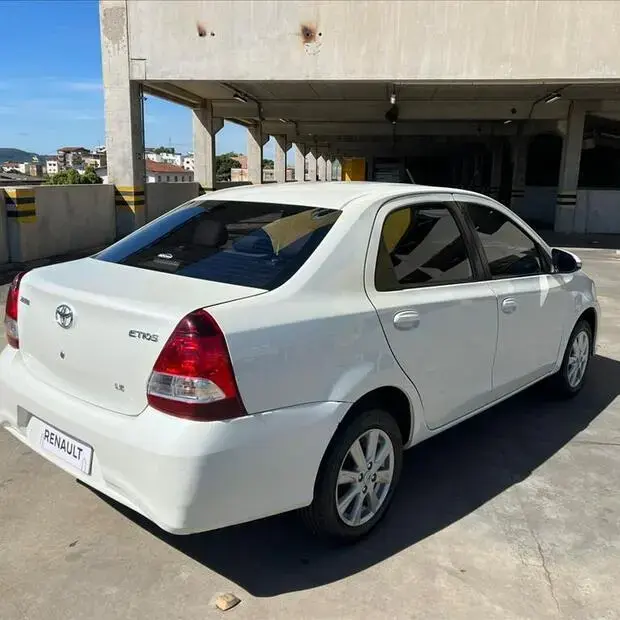 Toyota ETIOS 1.5 X PLUS SEDAN 16V FLEX 4P AUTOMÁTICO