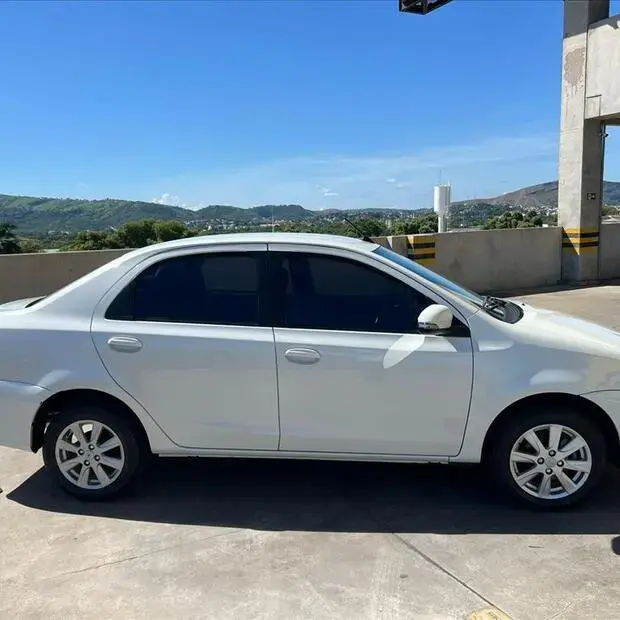Toyota ETIOS 1.5 X PLUS SEDAN 16V FLEX 4P AUTOMÁTICO