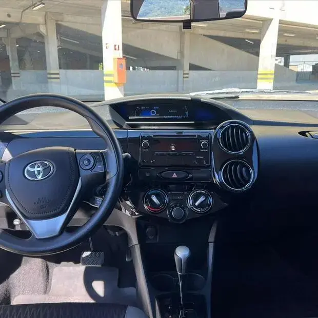 Toyota ETIOS 1.5 X PLUS SEDAN 16V FLEX 4P AUTOMÁTICO