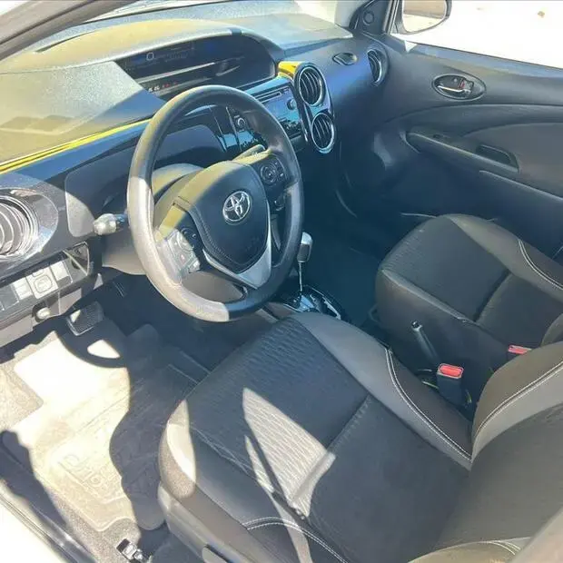 Toyota ETIOS 1.5 X PLUS SEDAN 16V FLEX 4P AUTOMÁTICO