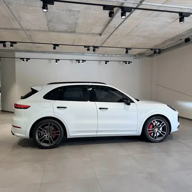 Porsche Cayenne Turbo 4.0 V8 550cv