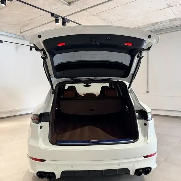 Porsche Cayenne Turbo 4.0 V8 550cv