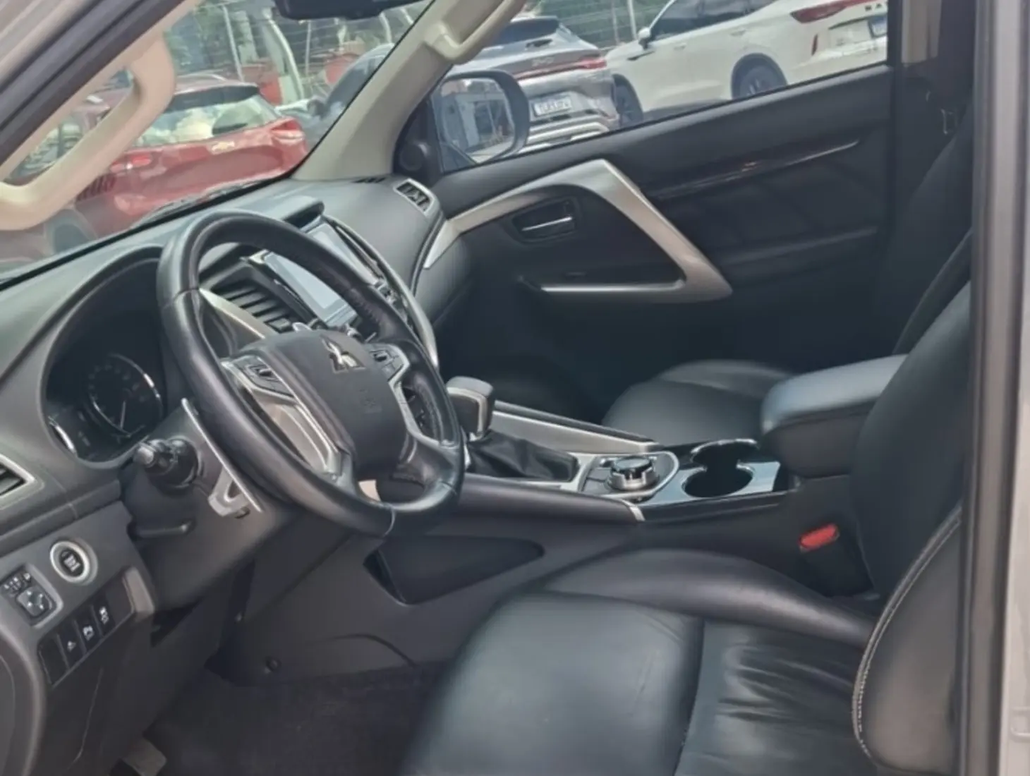 galeria PAJERO SPORT