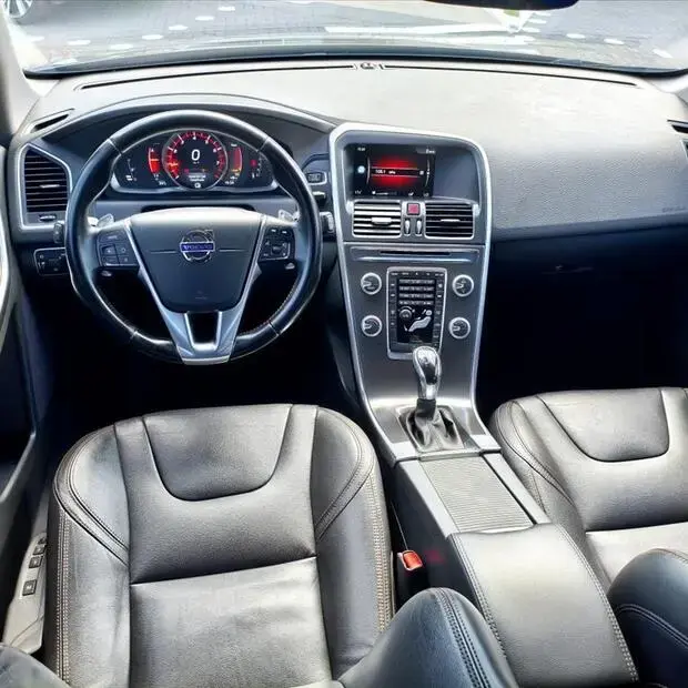 Volvo XC60 2.0 T5 MOMENTUM GASOLINA 4P AUTOMÁTICO