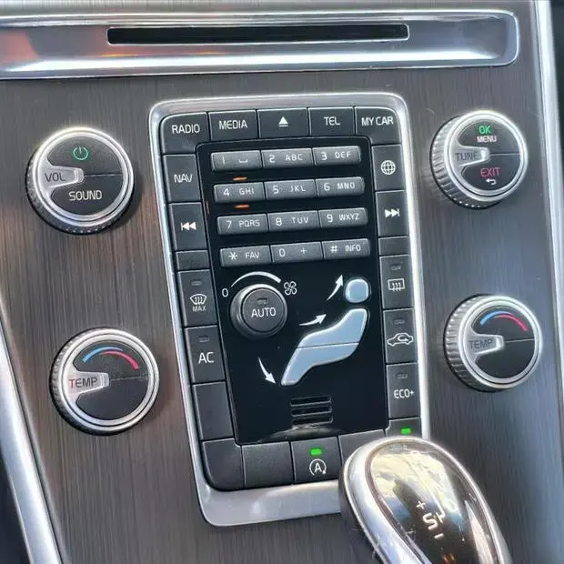 Volvo XC60 2.0 T5 MOMENTUM GASOLINA 4P AUTOMÁTICO