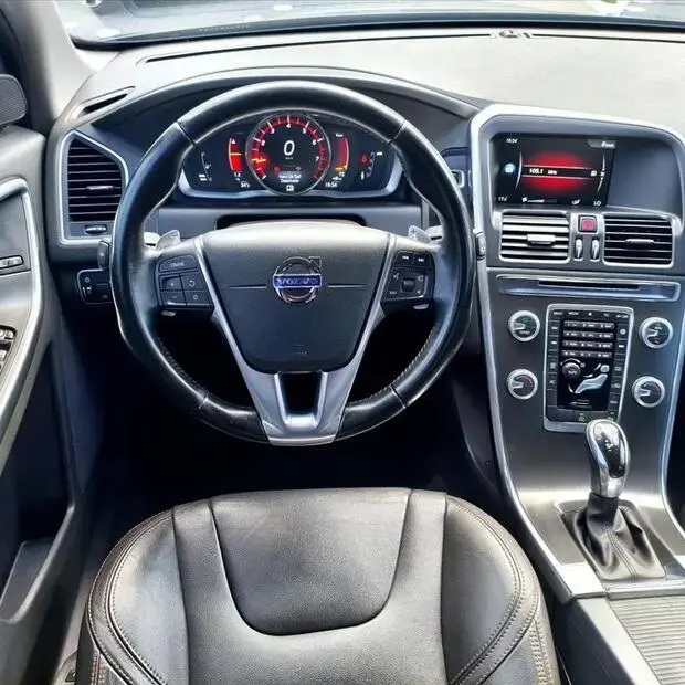 Volvo XC60 2.0 T5 MOMENTUM GASOLINA 4P AUTOMÁTICO