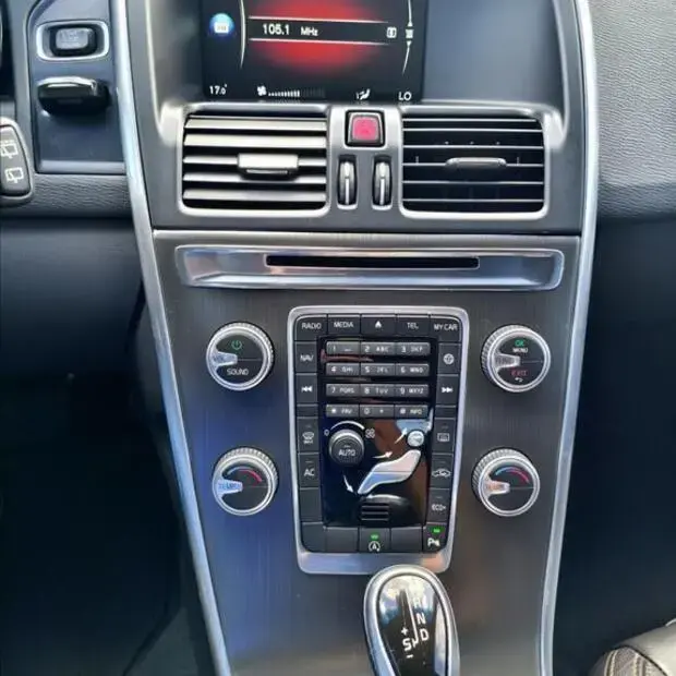 Volvo XC60 2.0 T5 MOMENTUM GASOLINA 4P AUTOMÁTICO