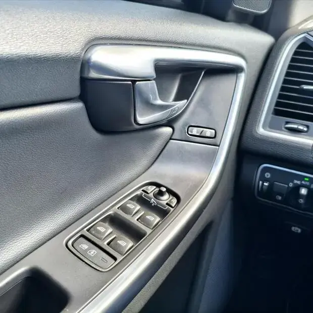 Volvo XC60 2.0 T5 MOMENTUM GASOLINA 4P AUTOMÁTICO