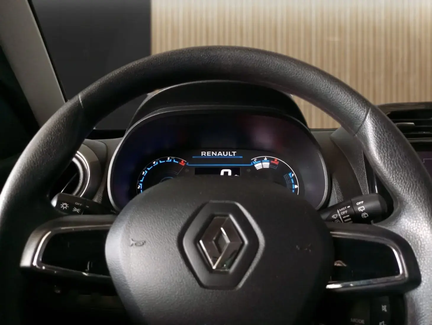 galeria KWID OUTSIDER 1.0 Flex 12V 5p Mec.