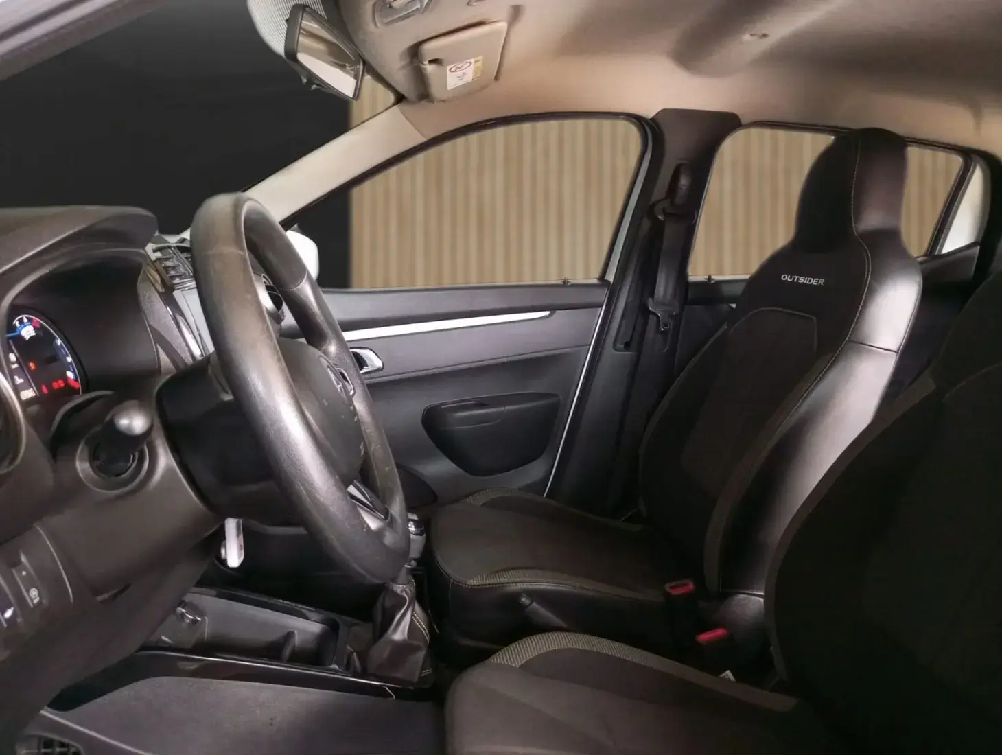 galeria KWID OUTSIDER 1.0 Flex 12V 5p Mec.