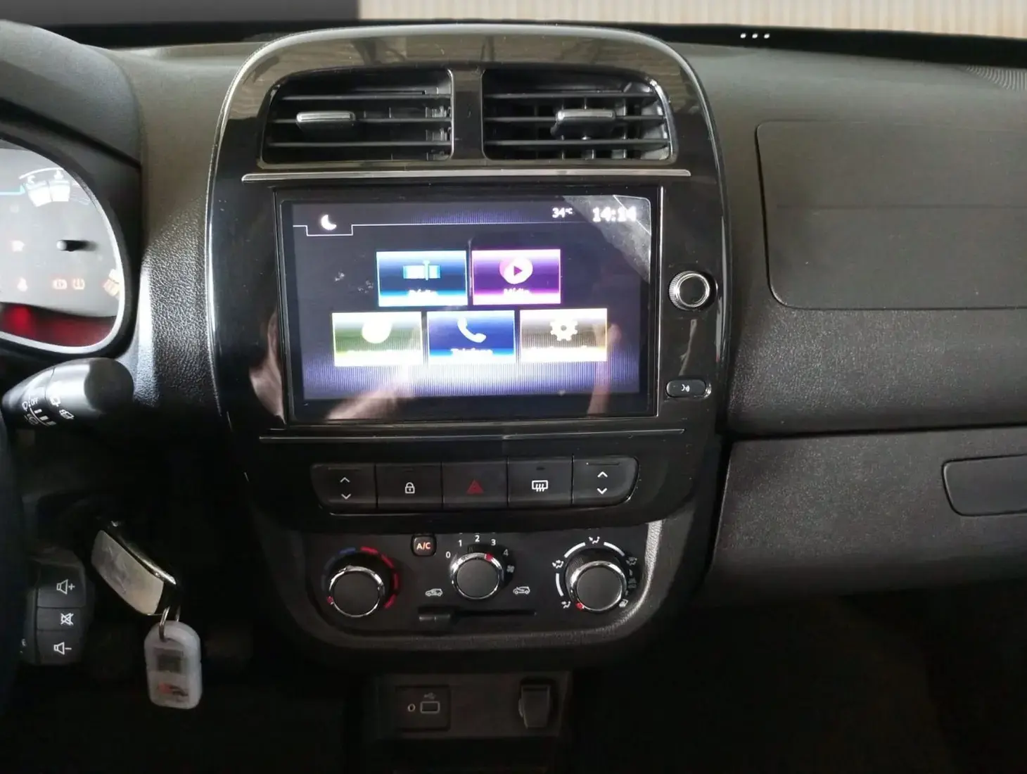 galeria KWID OUTSIDER 1.0 Flex 12V 5p Mec.