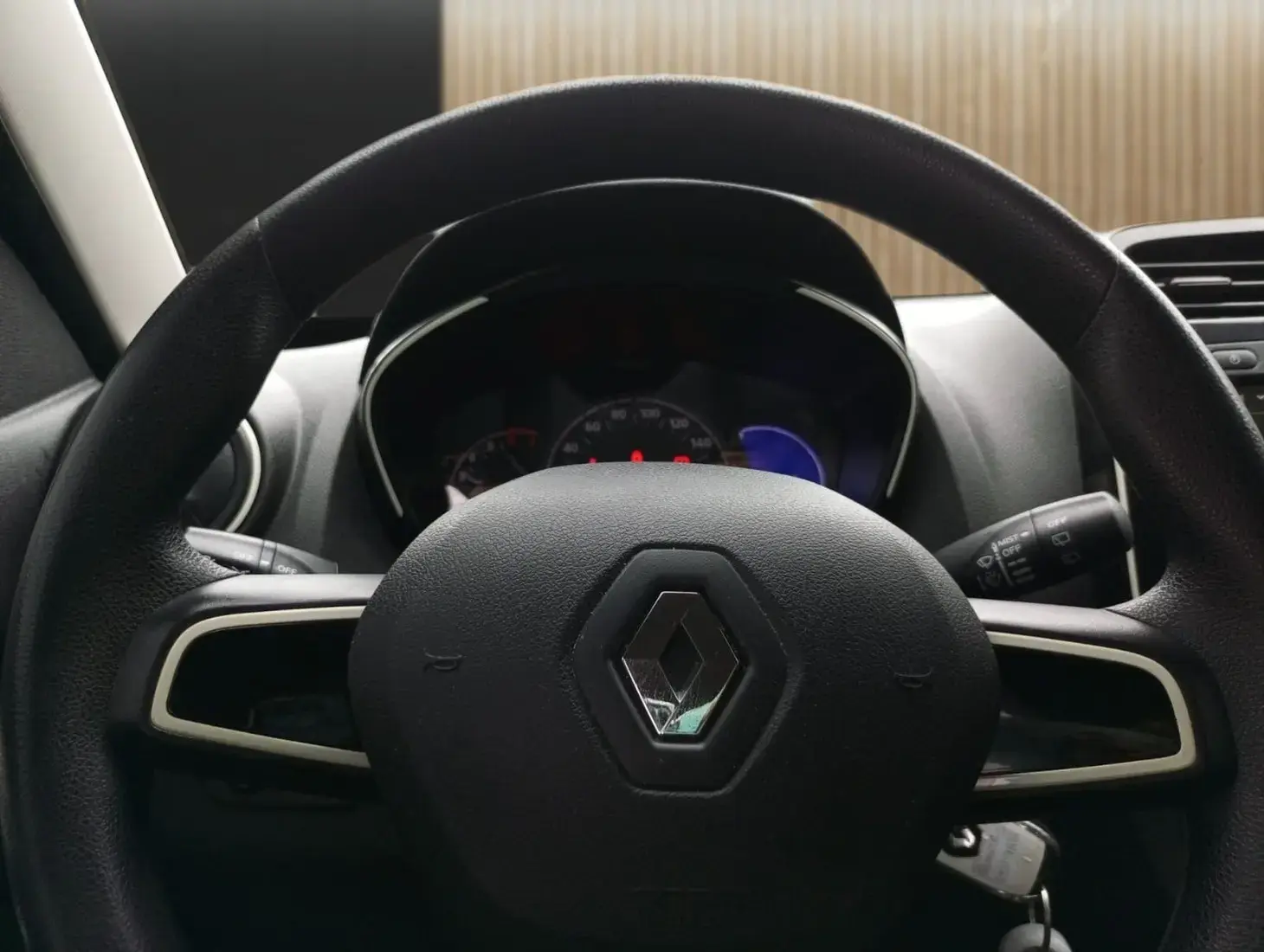 galeria KWID Intense 1.0 Flex 12V 5p Mec.