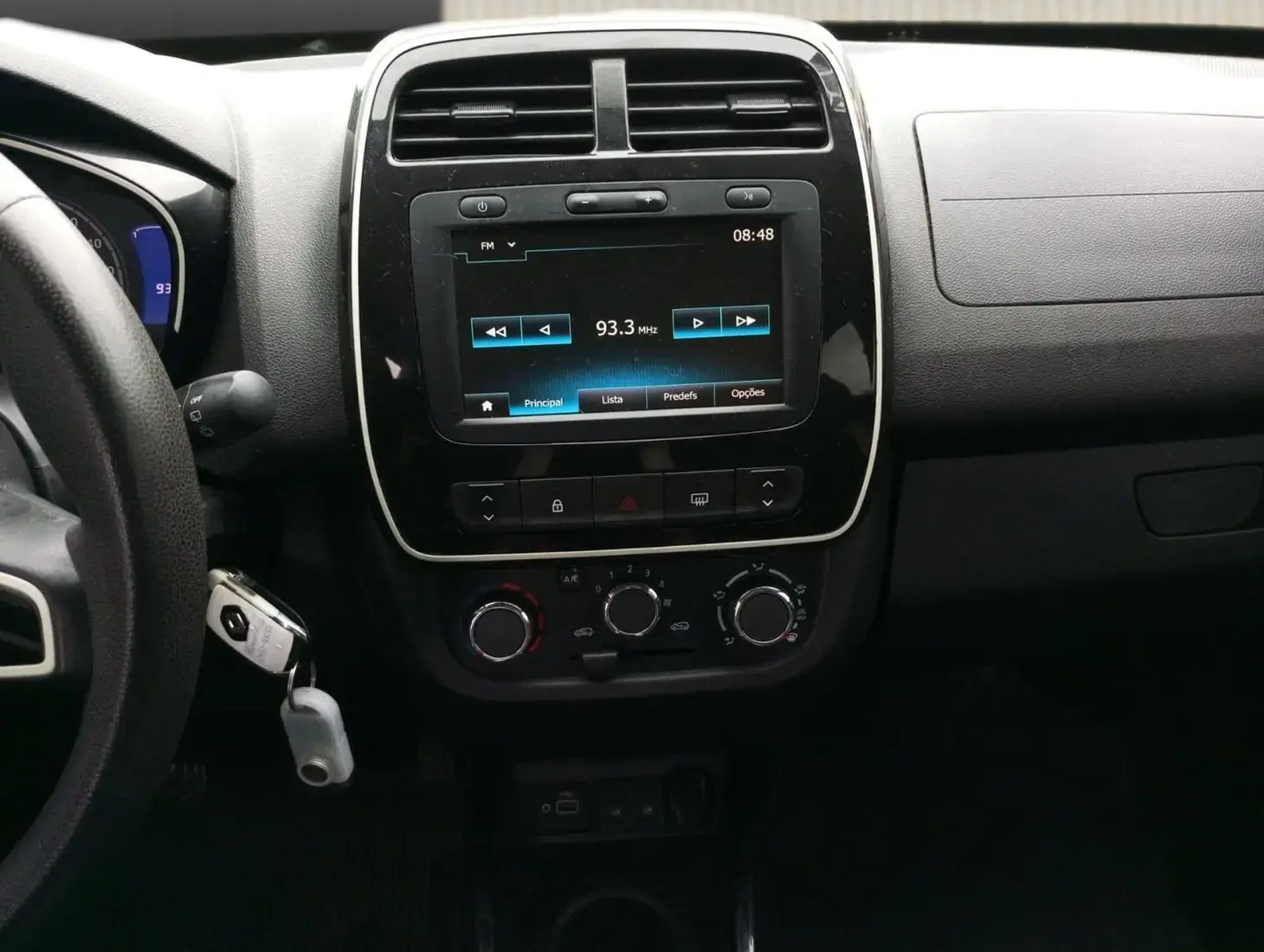 galeria KWID Intense 1.0 Flex 12V 5p Mec.