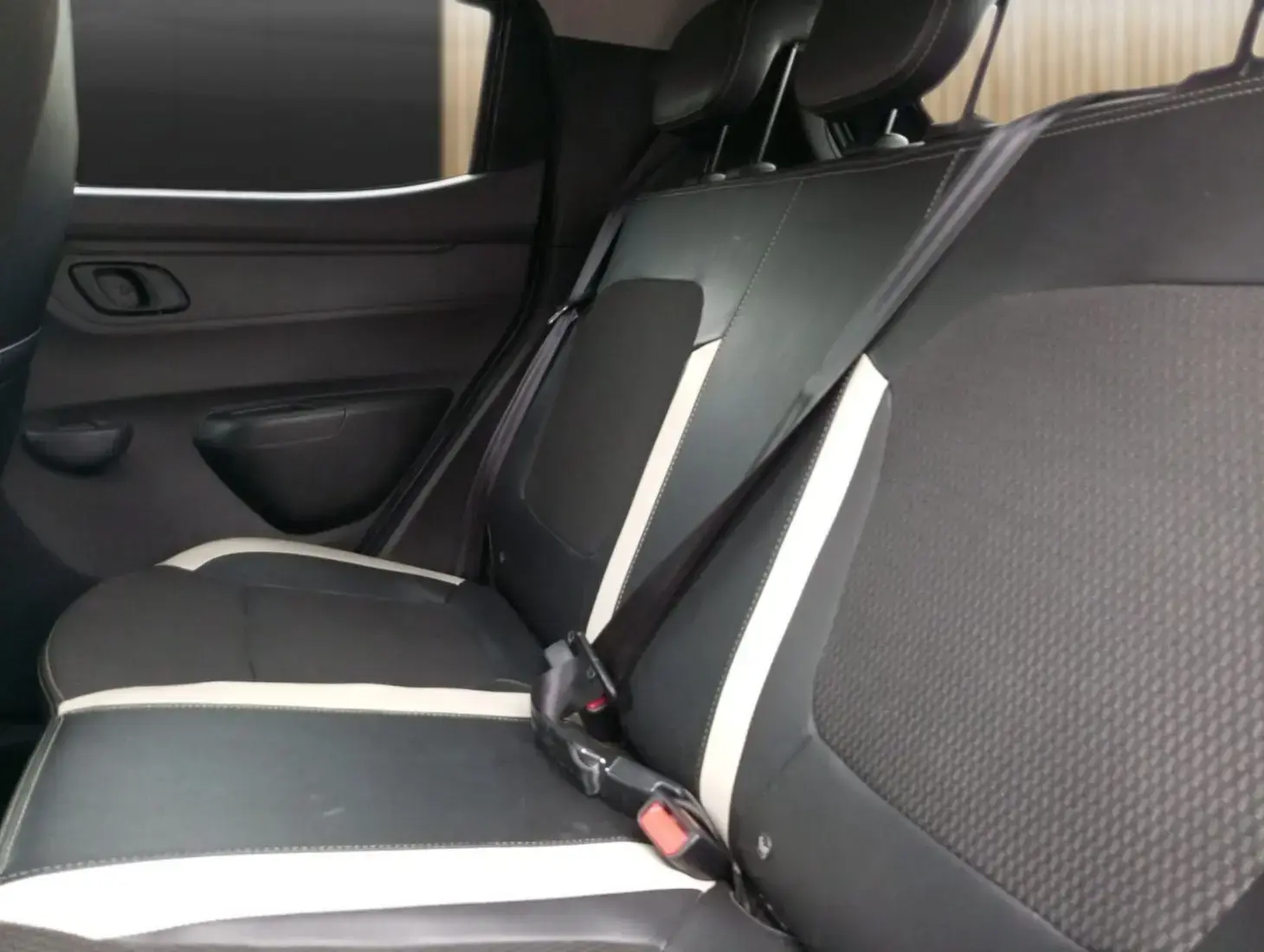 galeria KWID Intense 1.0 Flex 12V 5p Mec.