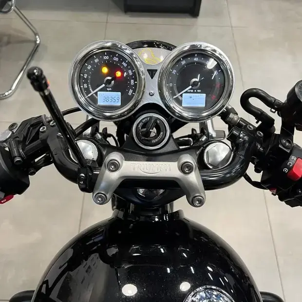 Triumph Street Cup 900