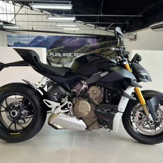 Ducati Streetfighter V4 S