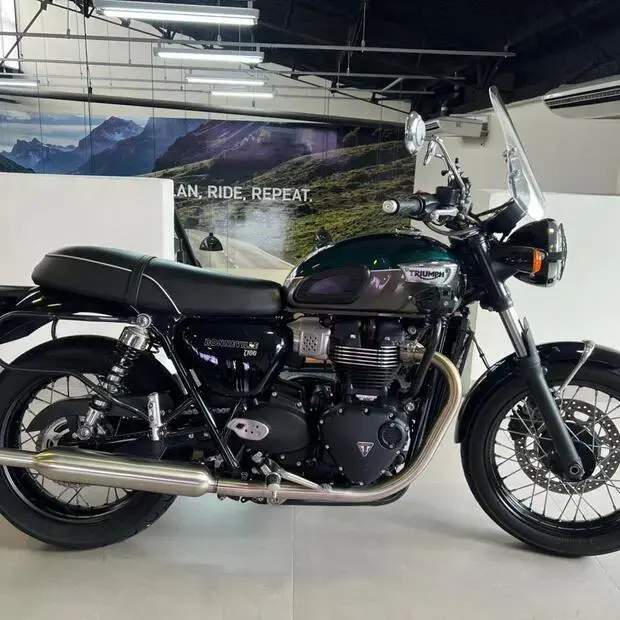 Triumph Bonneville T100 ABS