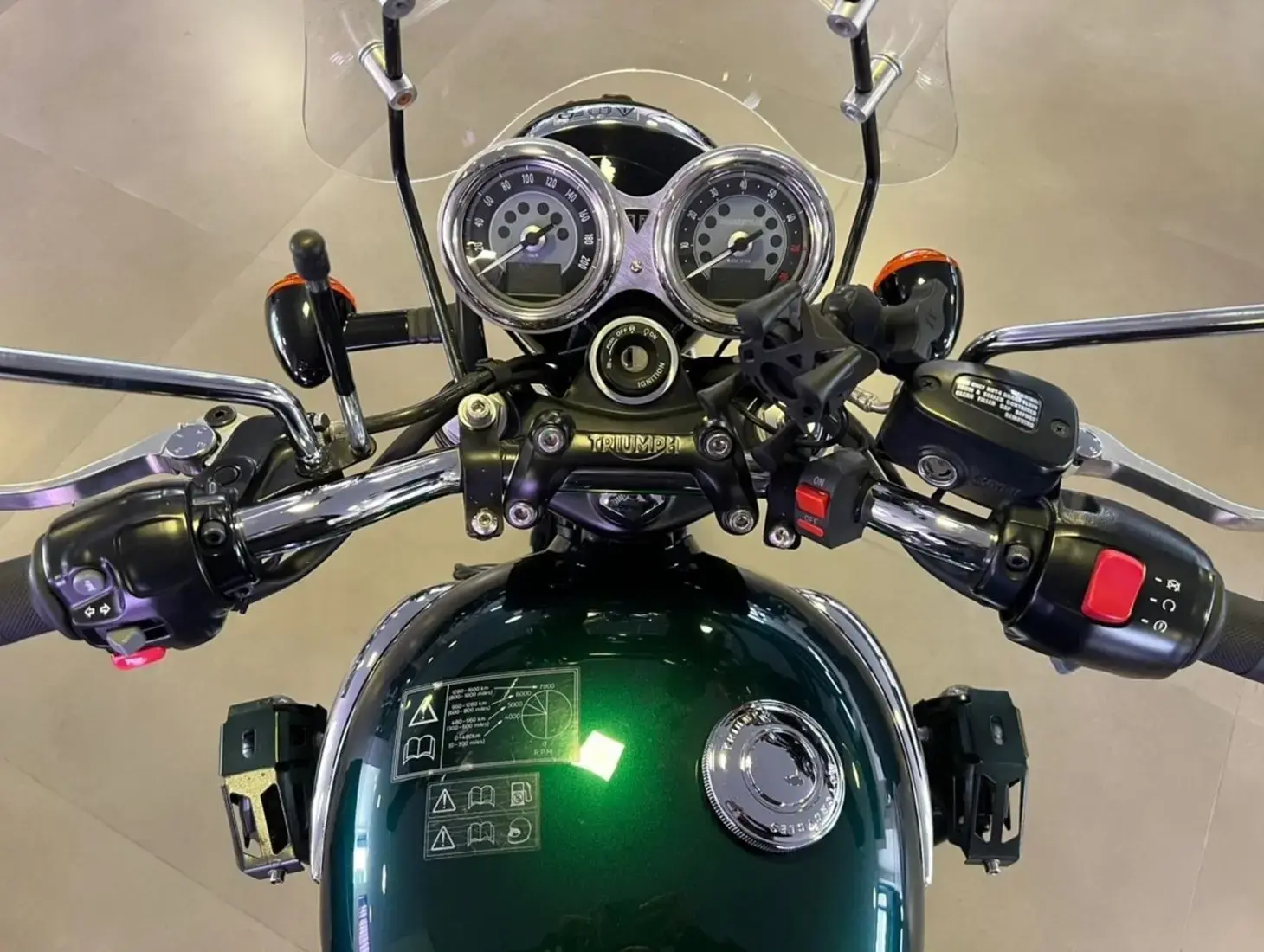 galeria Bonneville T100