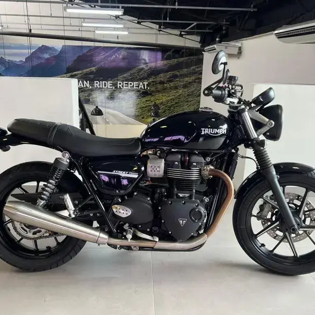 Triumph Street Twin 900cc