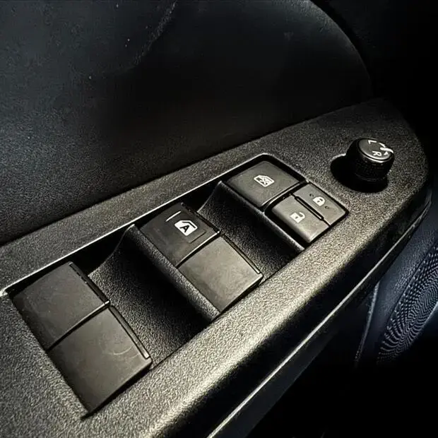 Toyota YARIS 1.5 16V FLEX SEDAN XL LIVE MULTIDRIVE