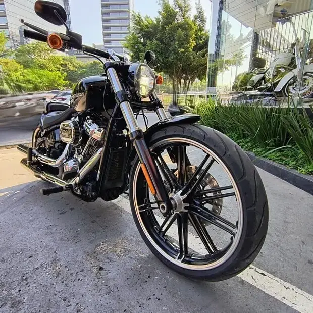 Harley Davidson Softail BREAKOUT FXBRS